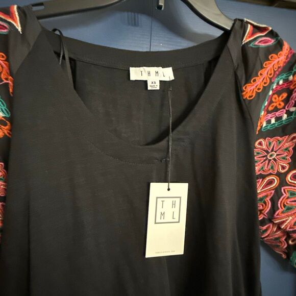 THML Boho Embroidered Puff Sleeve Top Size XS NWT - Picture 4 of 7